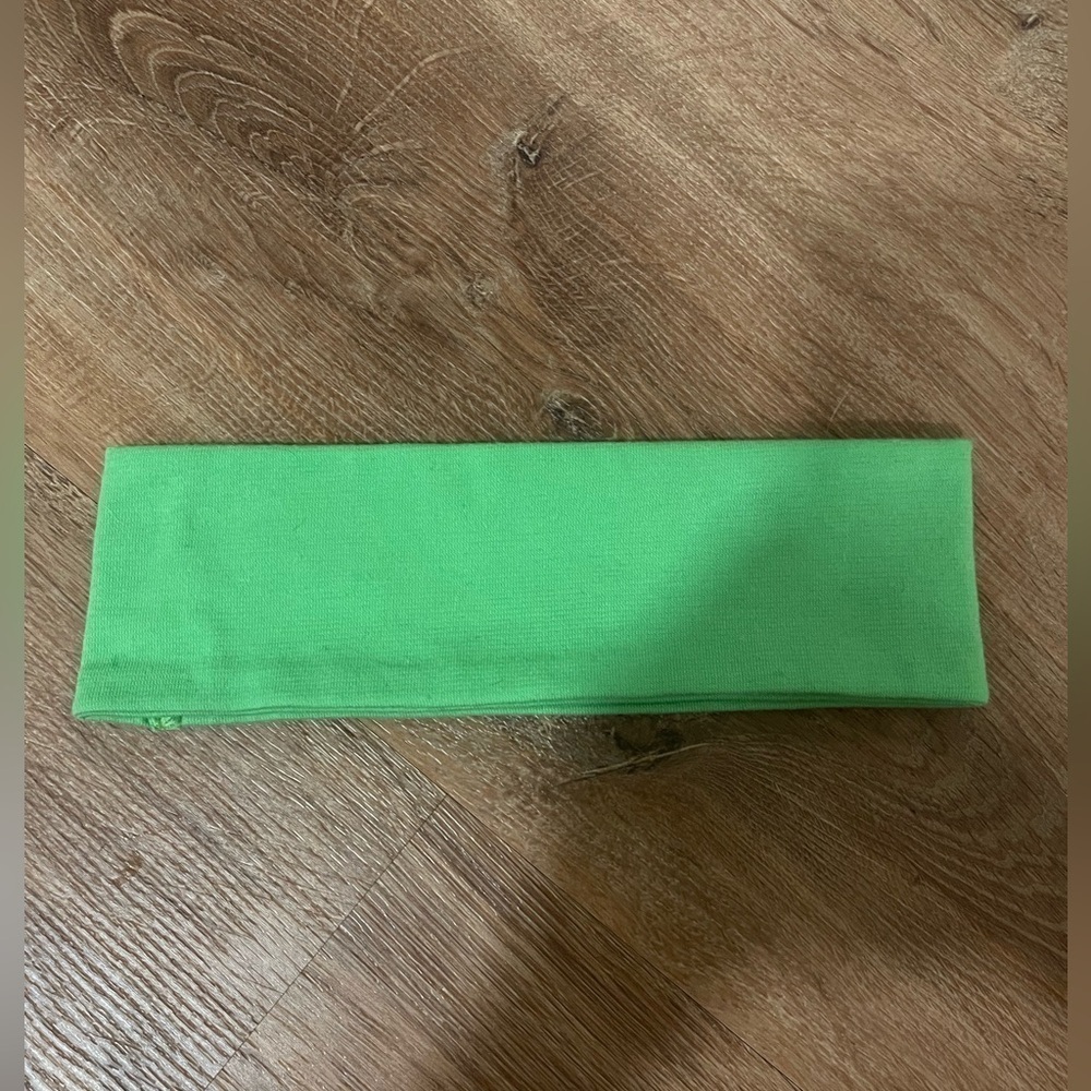 Light green headband​​​​​​​​​​